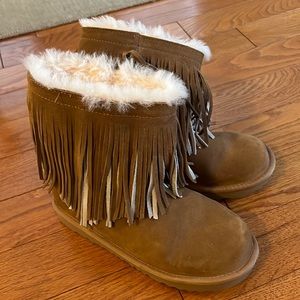 BRAND NEW Kids Size 6/Women’s 8 Fringe Ugg Boots